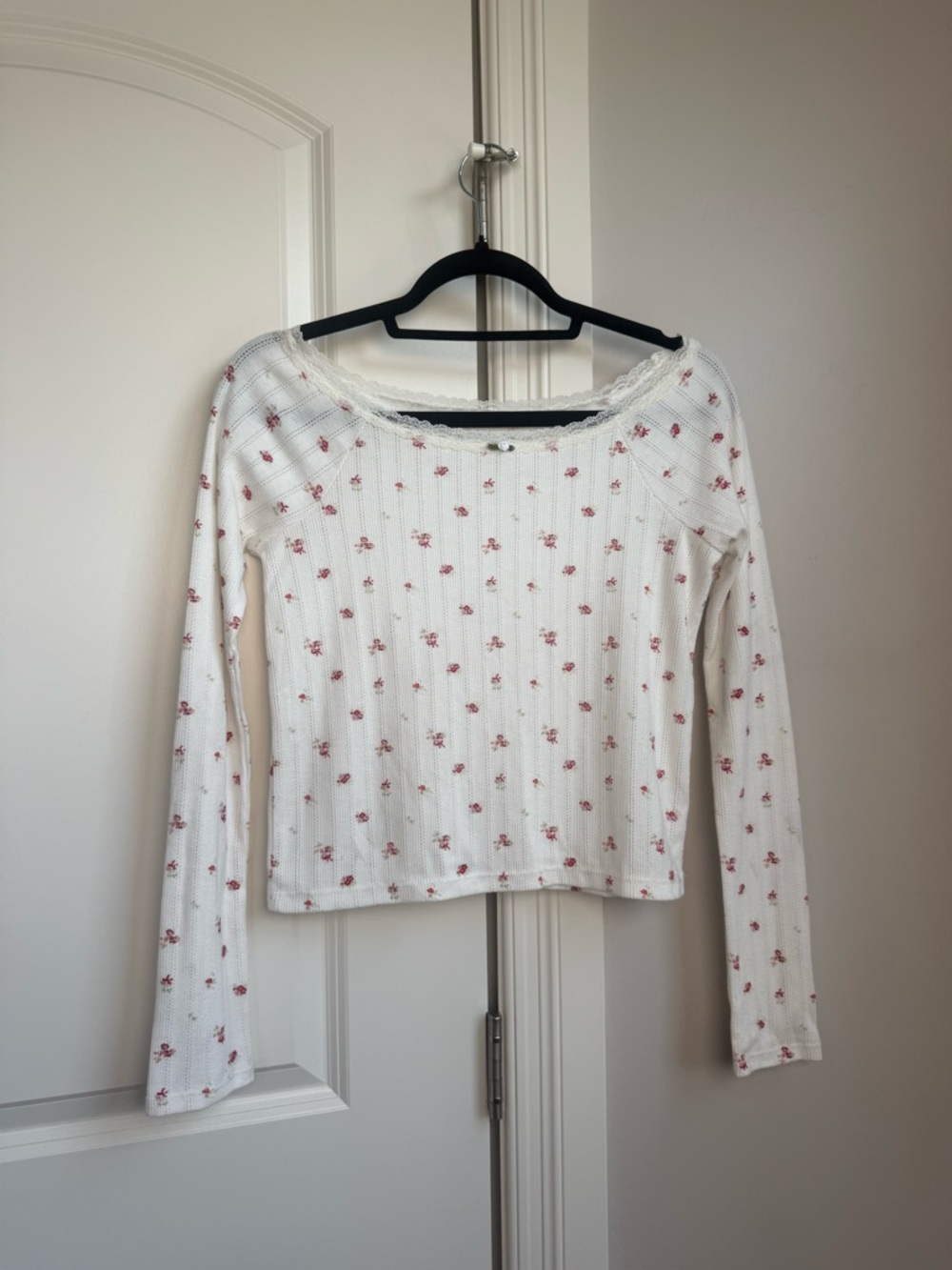 Aeropostale White Long-Sleeve Ribbed Top with Pink Floral Print